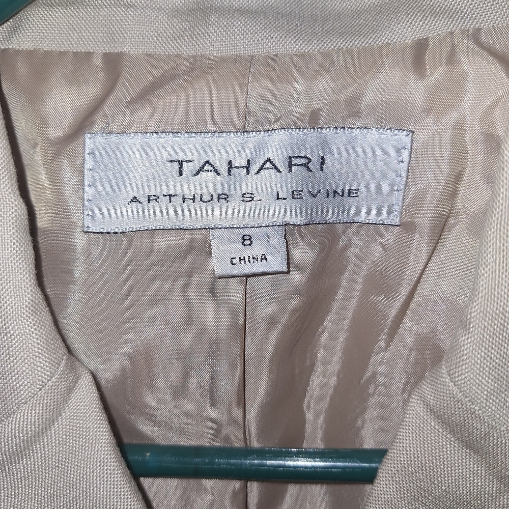 A Tahari short sleeve button-down top with a waist belt. Pre-loved - Picture 2 of 6